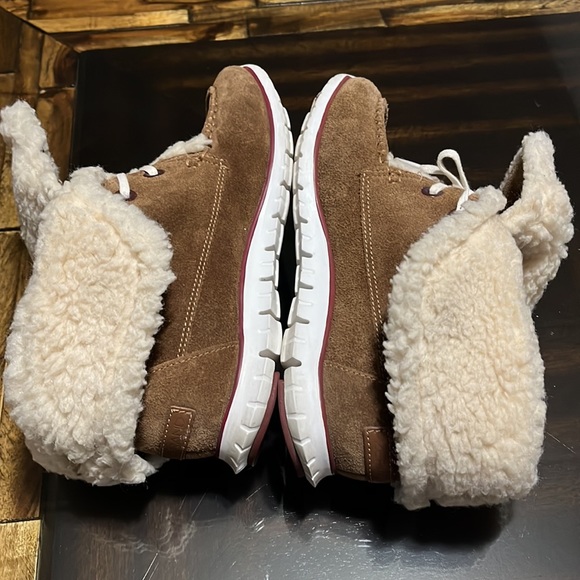 Cole Haan Womens Zerogrand Suede Waterproof Shearling Chukka Boots. Size 7 - Picture 2 of 16